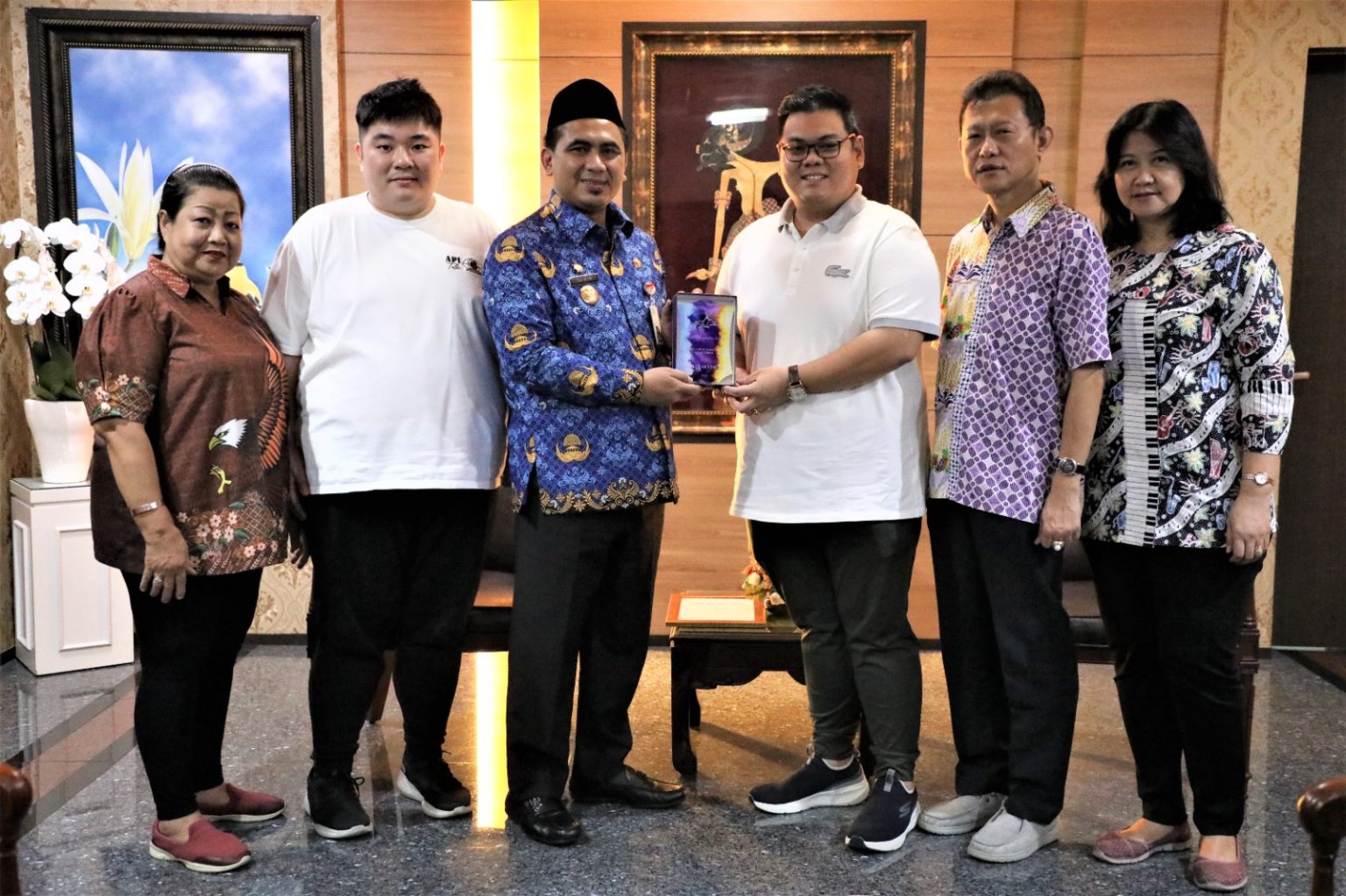 Dinilai Mampu Jaga Kerukunan dan Toleransi, Gus Yasin Dapat Penghargaan SHRK 2023