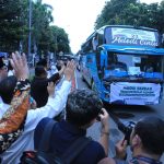 Menag lepas Mudik Berkah Kemenag di halaman kantor Kementerian Agama, Selasa (18/04).