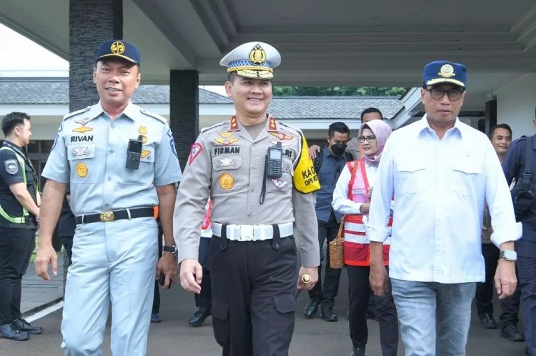 Kakorlantas Polri bersama Menhub Tinjau Pelaksanaan Arus Balik di Pelabuhan Bakauheni