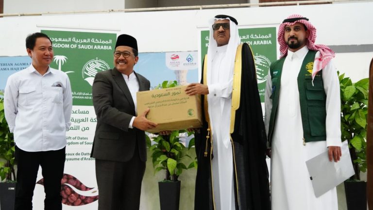 Wamenag Zainut Tauhid Sa'ádi terima hibah kurma dari Duta Besar Arab Saudi untuk Indonesia