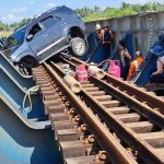 Mobil SUV Melintang di Atas Rel KA, Polisi: Sopir Positif Narkoba