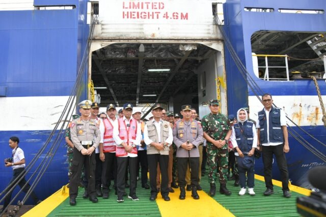 Kapolri Beserta Panglima TNI dan Menteri Cek Pelabuhan Ciwandan
