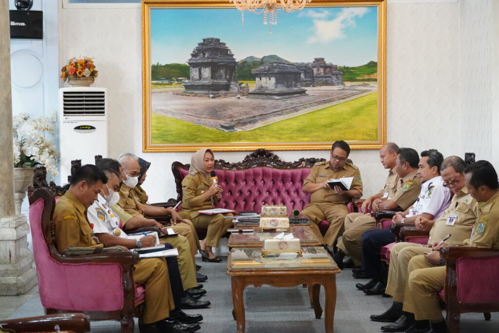 Bupati Tiwi Ajak Banjarnegara dan Wonosobo Optimalisasi Bandara Soedirman untuk Feeder Umrah