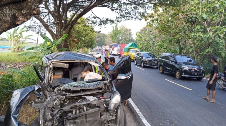 Tiga Kendaraan Terlibat Kecelakaan Beruntun, Jalan Semarang-Purwodadi Sempat Alami Kemacetan