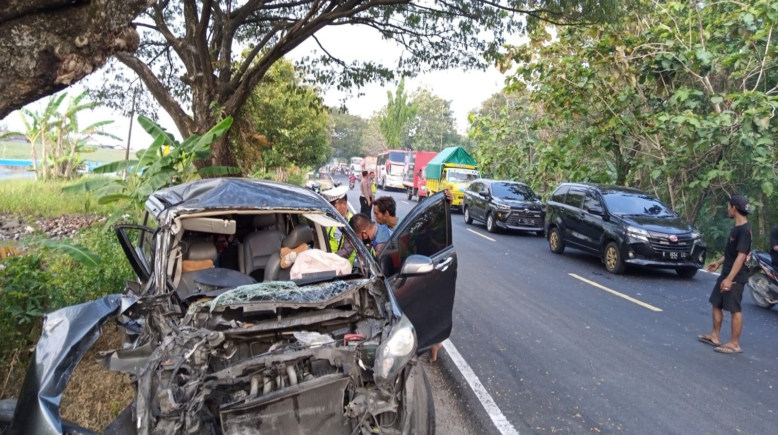 Tiga Kendaraan Terlibat Kecelakaan Beruntun, Jalan Semarang-Purwodadi Sempat Alami Kemacetan