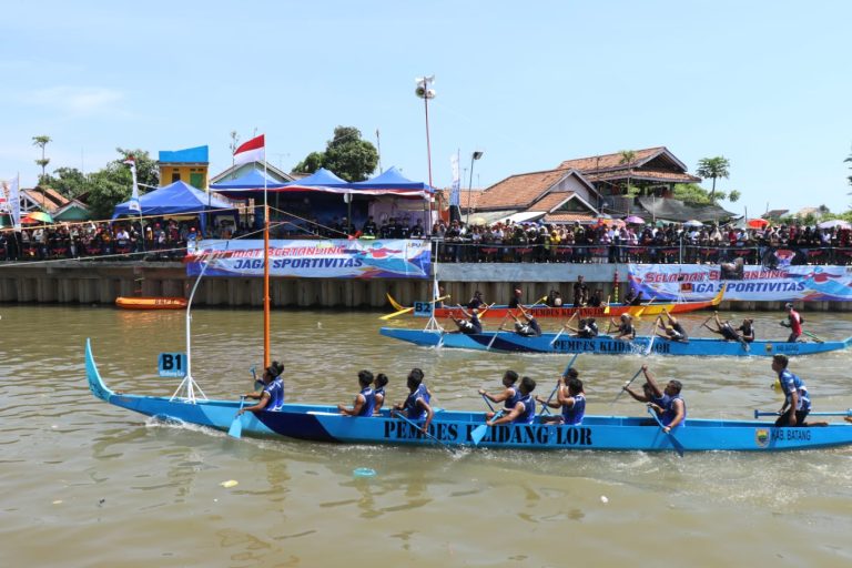 Lomba Dayung Tradisional di Batang Kian Meriah dengan Arena Perlombaan Baru