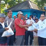 Jelang Lebaran, PDAM Kebumen Bagi 960 Paket Sembako untuk Tukang Becak dan ABK