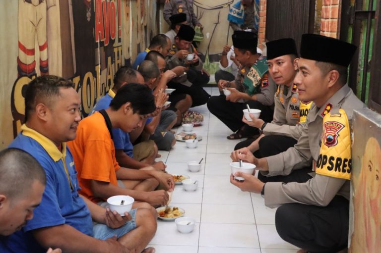 Kapolres Grobogan Berlebaran Bareng dengan Tahanan