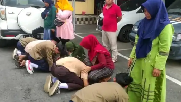 Tengahi Kasus Pengeroyokan, Polsek Sukolilo Damaikan Korban dan Para Pelaku