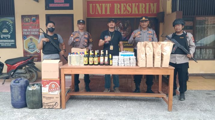 Razia Pekat, Polsek Losari Sita Ratusan Petasan dan Puluhan Botol Miras