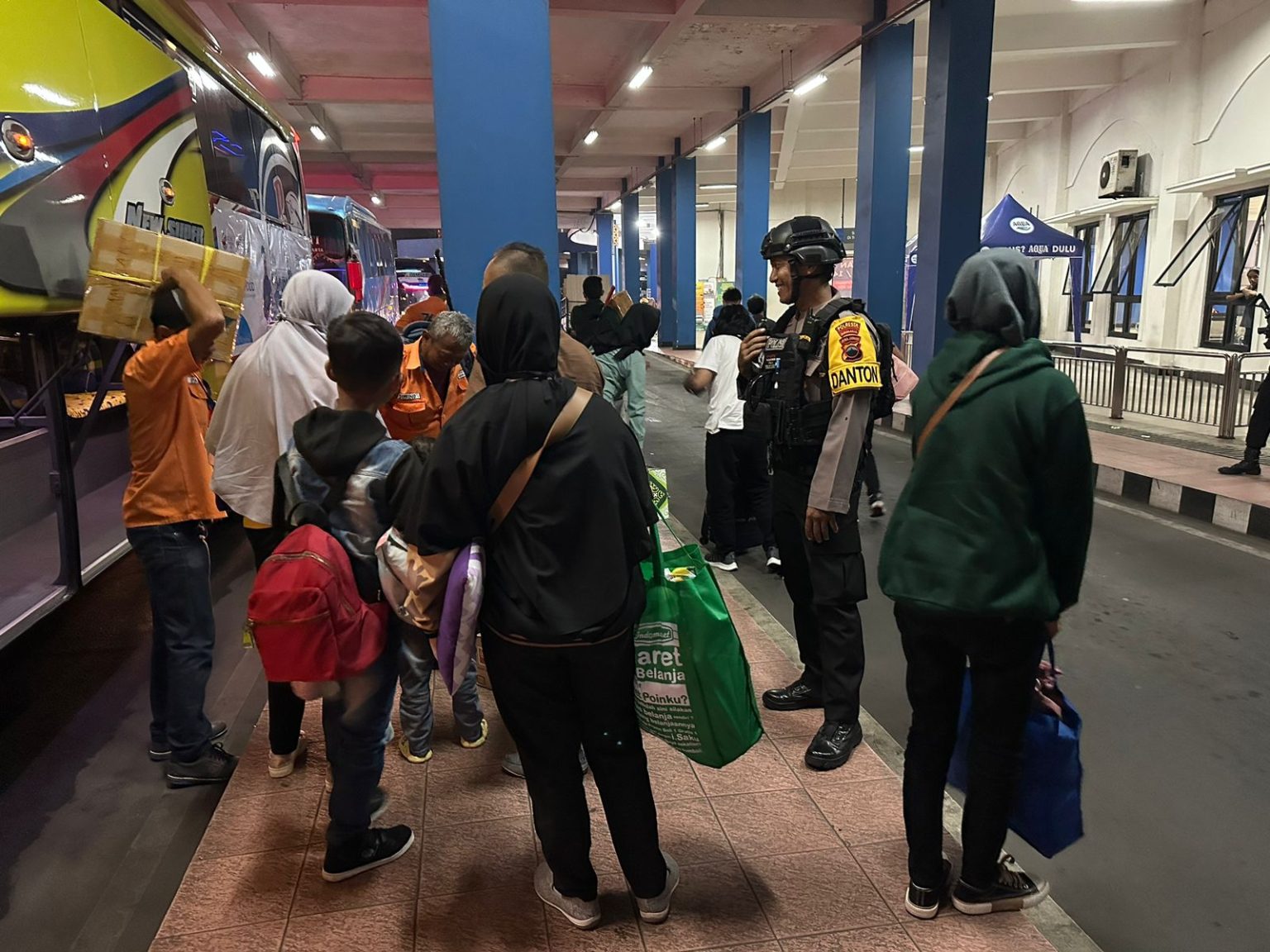 Pastikan Kenyamanan Pemudik Tiba di Solo, Polresta Terjunkan Personel di Terminal dan Stasiun