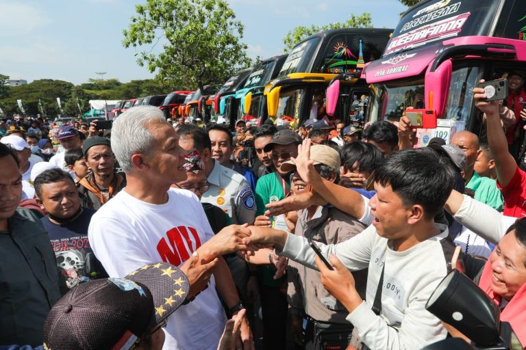 Suara Telolet Bus Antarkan Pemudik Gratis dari Jakarta Munuju Jateng