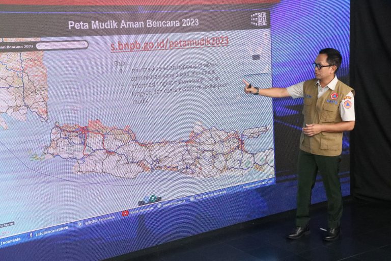 Plt Pusat Data Informasi dan Komunikasi Kebencanaan BNPB Abdul Muhari menjelaskan tentang peta mudik aman bencana dalam program Disaster Briefing,
