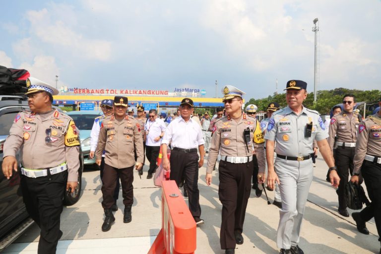 Menko PMK Sisir Jalur Tol Dari Cikampek Hingga Kalikangkung Demi Pastikan Pemudik Nyaman