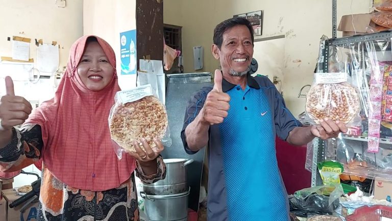 Mengenal ‘JiRem’ Peyek Jumbo Asal Pemalang, Warisan Turun Temurun