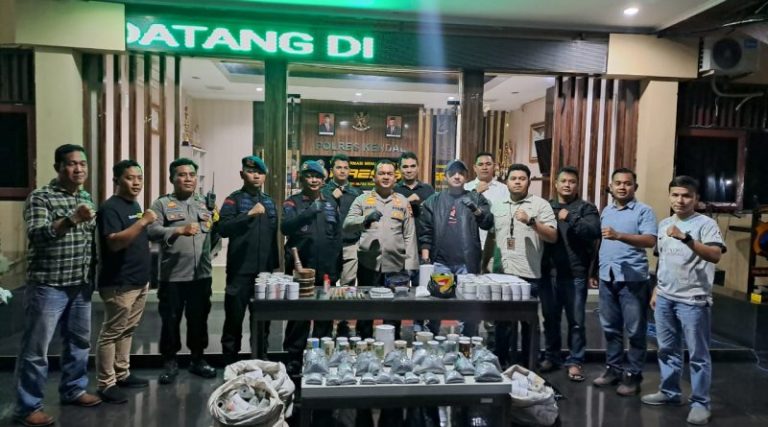Polres Kendal Datangkan Tim Gegana, Musnahkan Barang Bukti 17,2 Kg Bubuk Mercon