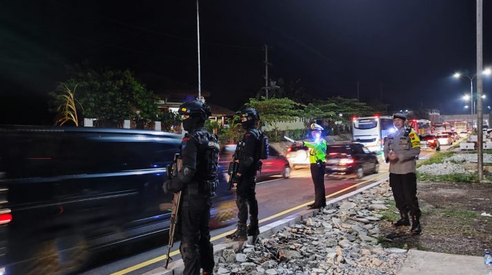 H + 4, Jalur Selatan Masih Padat, Polres Brebes Kembali Berlakukan One Way