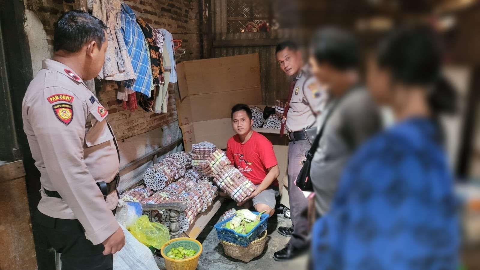 Ditawarkan via Medsos, Ribuan Petasan Siap Ledak Berhasil Digagalkan Polisi
