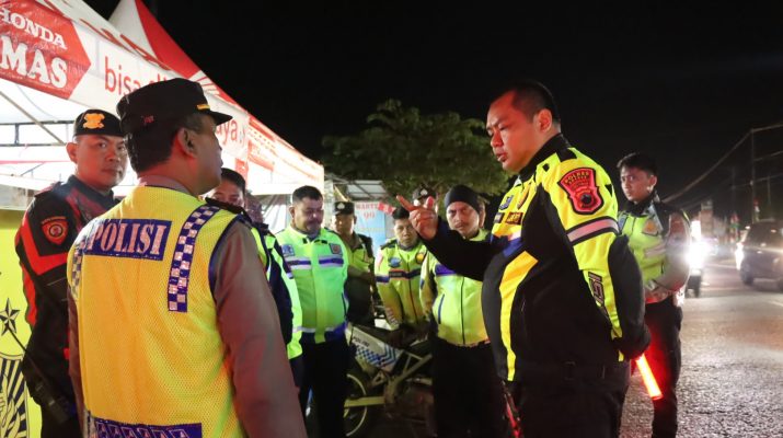 Urai Kepadatan Arus Mudik, Kapolres Brebes Pimpin One Way Lokal Jalur Tengah – Selatan