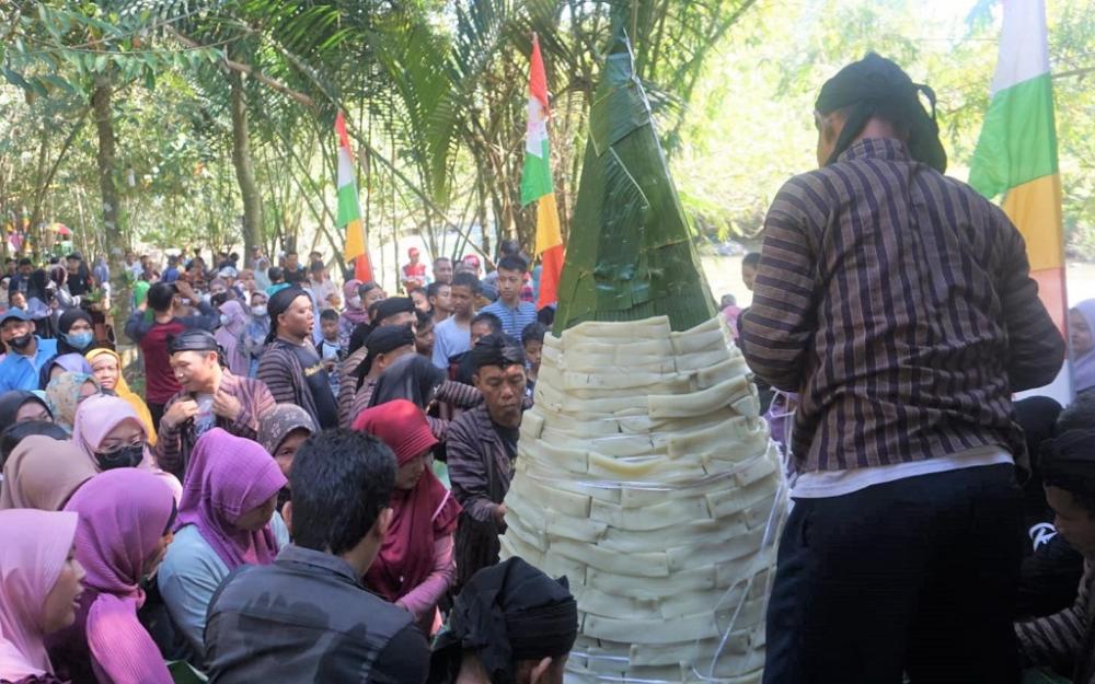 Rayakan Syawalan, Desa Cepokokuning Batang Sajikan Getuk Setinggi 2 Meter