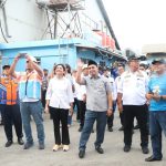 Lepas Pemudik Motor Naik Kapal Laut, Gus Yasin Ingatkan Jaga Kesehatan dan Keselamatan