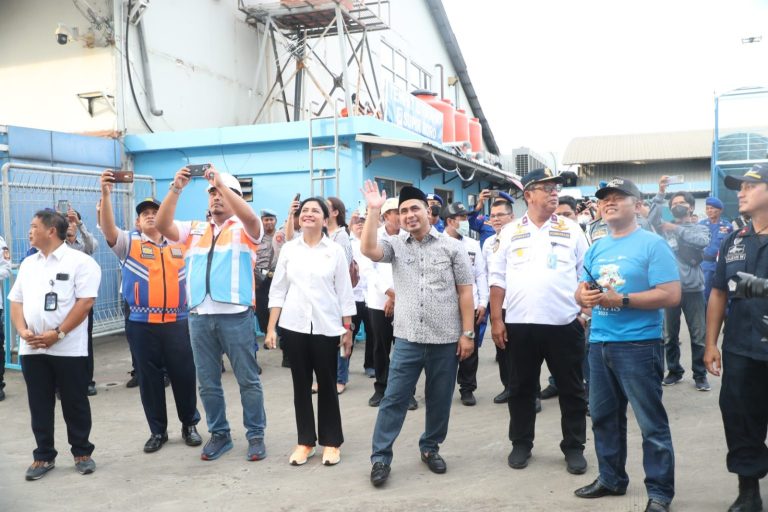 Lepas Pemudik Motor Naik Kapal Laut, Gus Yasin Ingatkan Jaga Kesehatan dan Keselamatan