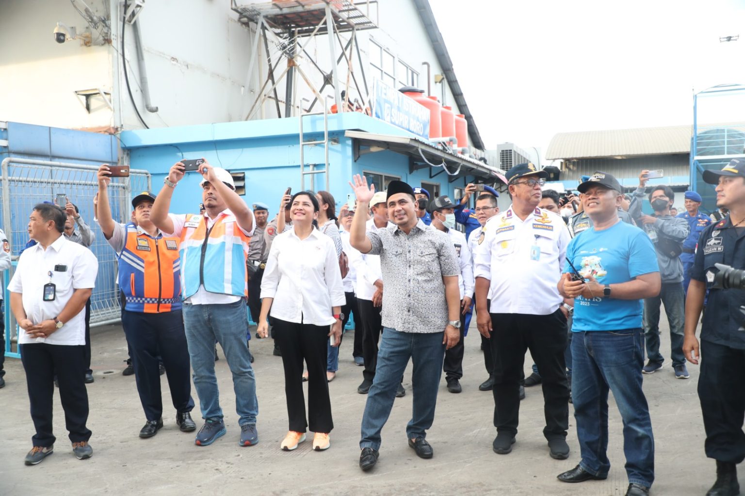 Lepas Pemudik Motor Naik Kapal Laut, Gus Yasin Ingatkan Jaga Kesehatan dan Keselamatan