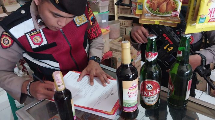 Razia Pekat di 2 Kecamatan, Ratusan Botol Miras Disita Polisi