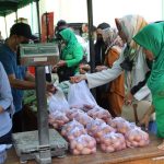 Pasar Murah Kodim Jadi Sasaran Warga Borong Kepokmas
