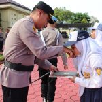 Dua Pelajar di Kandangserang Dapatkan Penghargaan dari Kapolres Pekalongan
