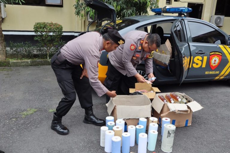 Gelar Operasi Pekat, Polresta Magelang Amankan Ratusan Botol Miras dan Selongsong Petasan