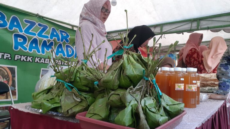 Sensasi Tape Ketan Dibungkus Daun Ploso dari Kecamatan Bogorejo