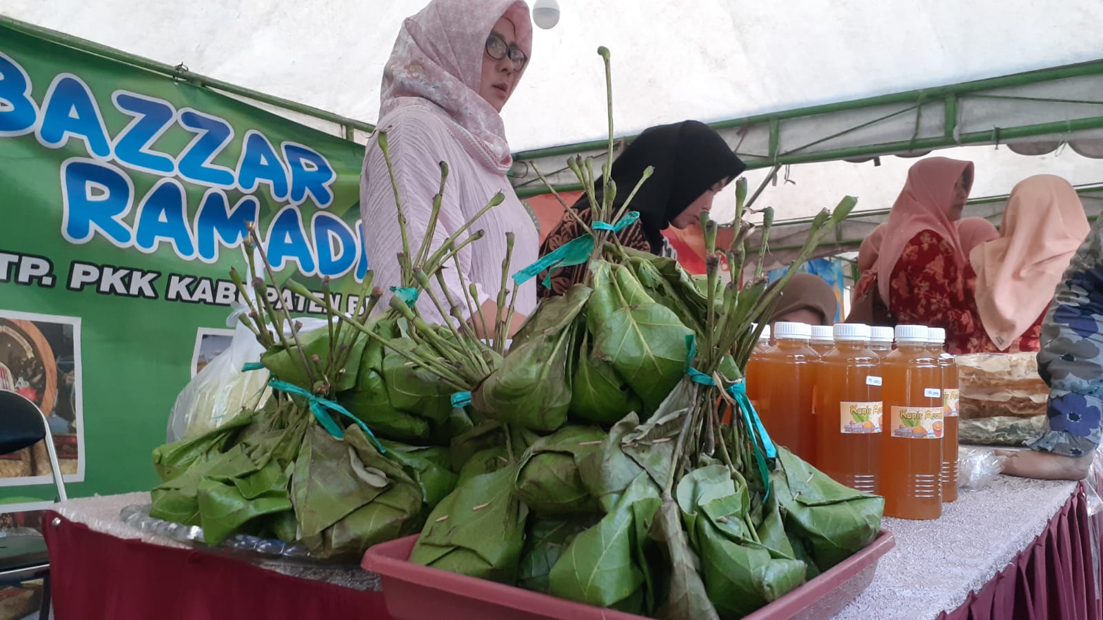 Sensasi Tape Ketan Dibungkus Daun Ploso dari Kecamatan Bogorejo