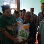 Bupati Serahkan Bantuan Pangan untuk 225 KPM di Desa Bicak Todanan