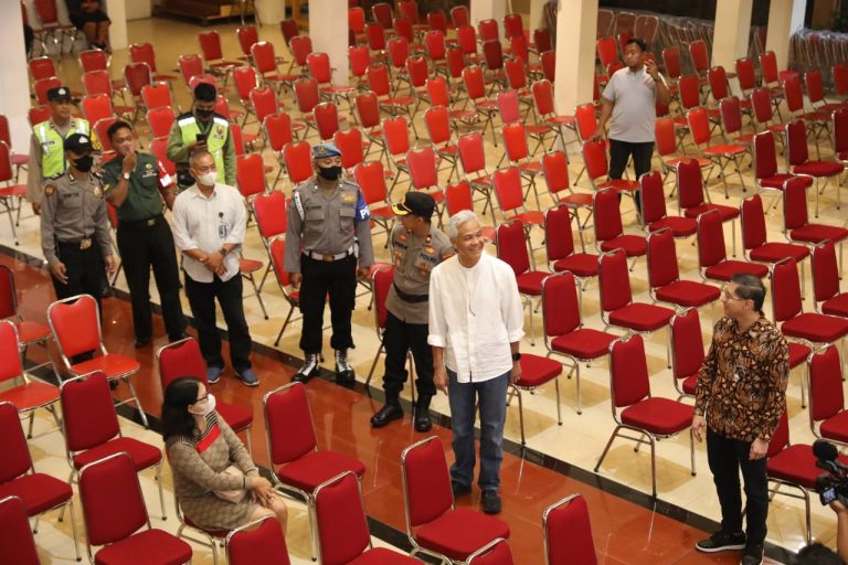 Kunjungi Gereja di Solo, Ganjar Pastikan Perayaan Paskah Lancar