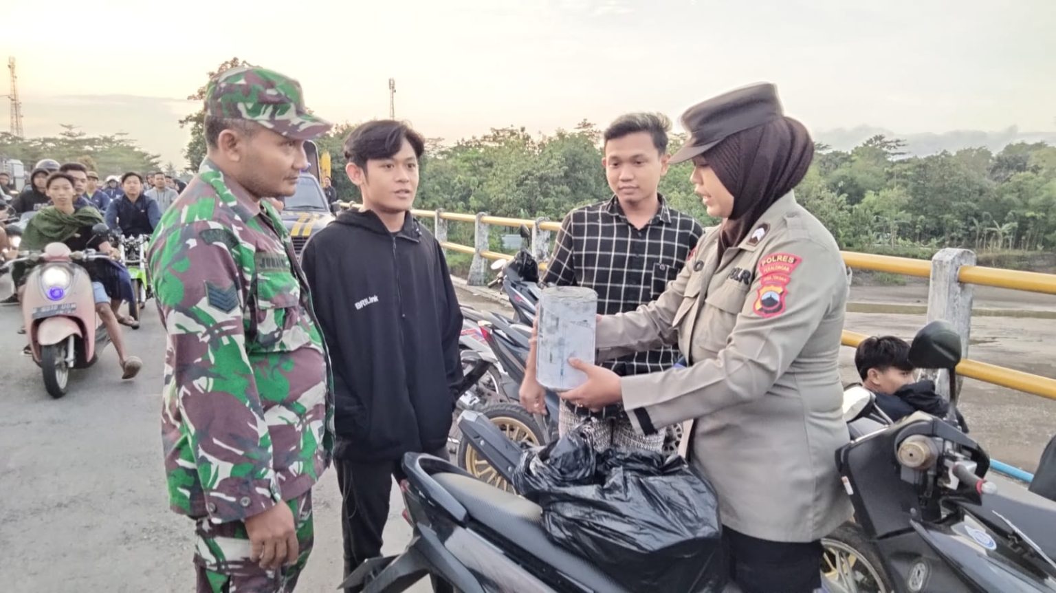 Patroli Polsek Kesesi Amankan Belasan Petasan Jumbo Siap Ledak