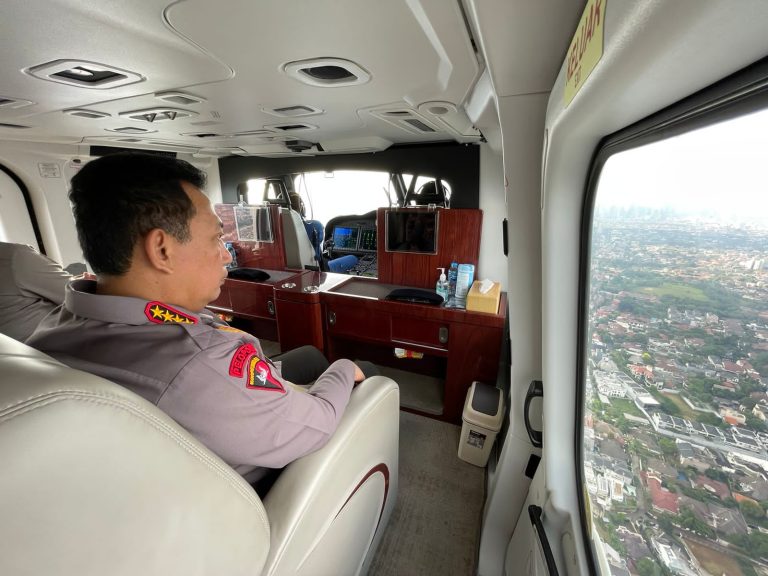 Pastikan Mudik Aman dan Lancar, Kapolri Listyo Sigit Pantau Arus Mudik Melalui Udara