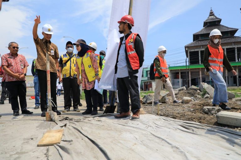 Cek Perbaikan Jalur Pantura, Ganjar: Yang Gede-gede Sudah Beres Semua