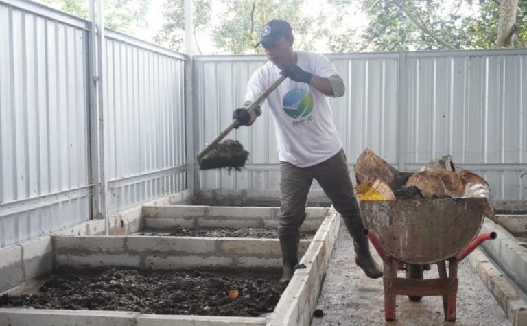 Resik-Go Bisa, Jadi Solusi Urai Sampah Plastik di Batang
