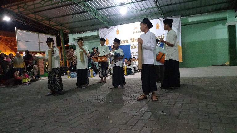 Semarakkan Ramadan, Serunya Lomba Tongtek di Perumda Kelurahan Kunden