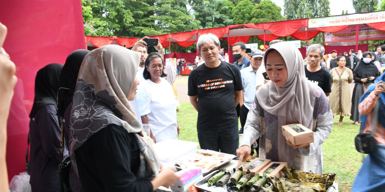Dijamin Lebih Murah, Bupati Tiwi Ajak Belanja di Bazar Ramadhan