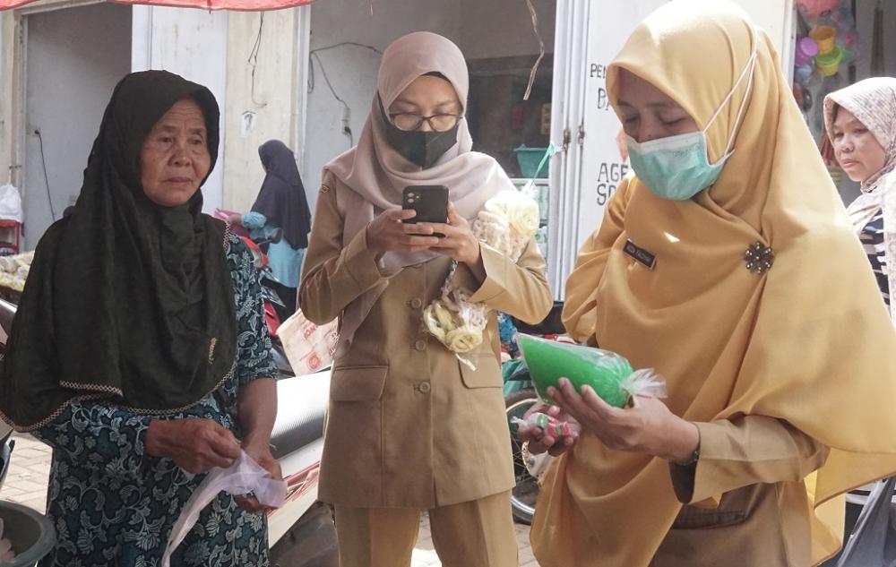 Mendekati Idul Fitri 1444 H, Dinkes Batang Monitoring Produk Pangan