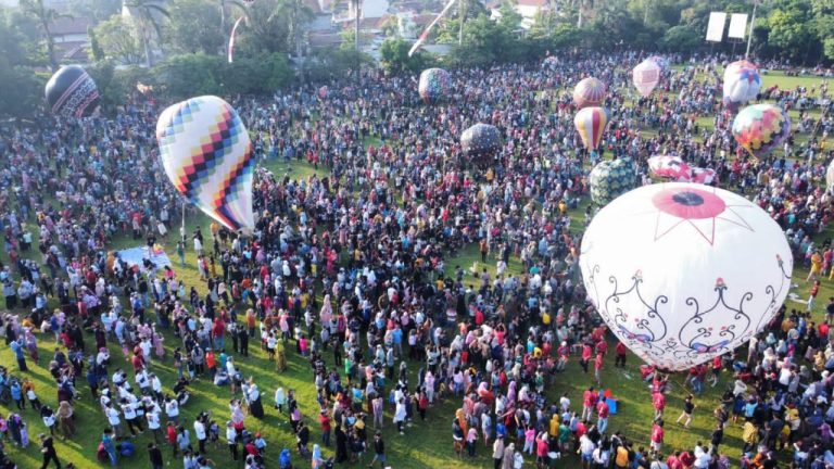 91 Komunitas Balon Meriahkan Pekalongan Balloon Festival 2023