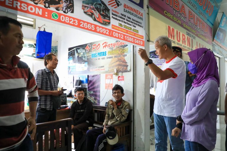 Cek Arus Mudik di Terminal Bawen, Ganjar: Pemudik Belum Padat