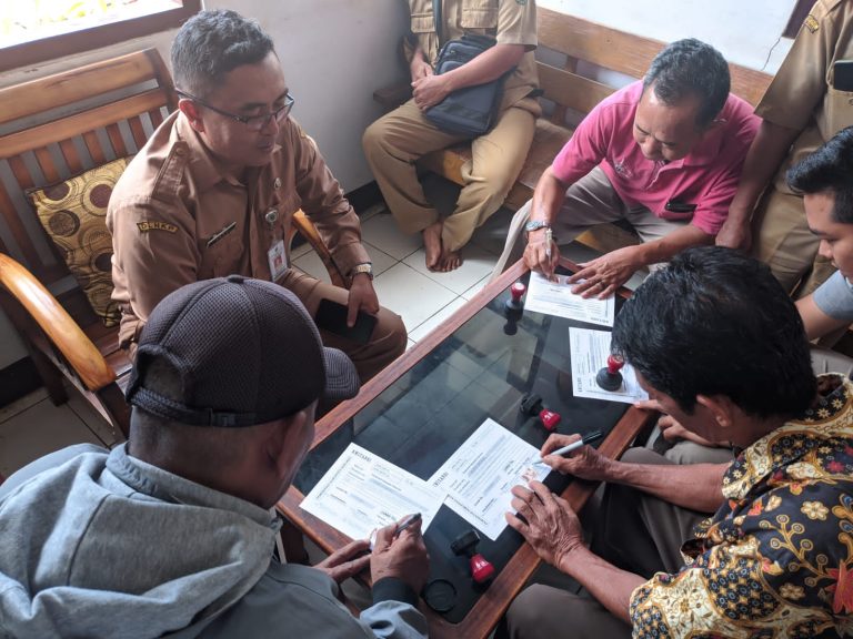 Bupati Gelontorkan Bantuan Dana Bergulir Rp600 Juta untuk Nelayan