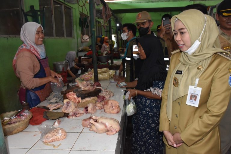 Bupati Demak Operasi Pasar, Cek Ketersediaan Stok dan Harga Kepokmas