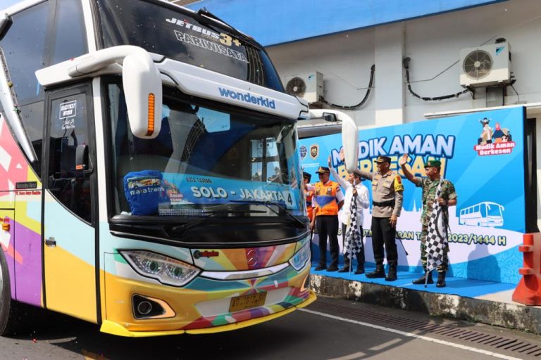 67 Bus Balik Mudik Gratis Dilepas Kapolresta Surakarta di Terminal Tirtonadi Solo