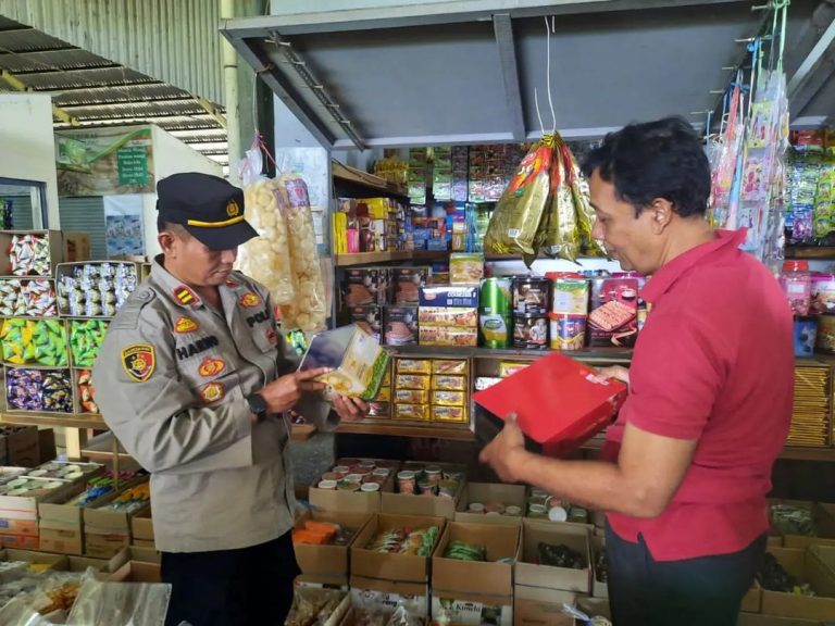 Jaga Kesehatan Masyarakat, Polres Kudus Periksa Kelayakan Makanan dan Minuman Kemasan