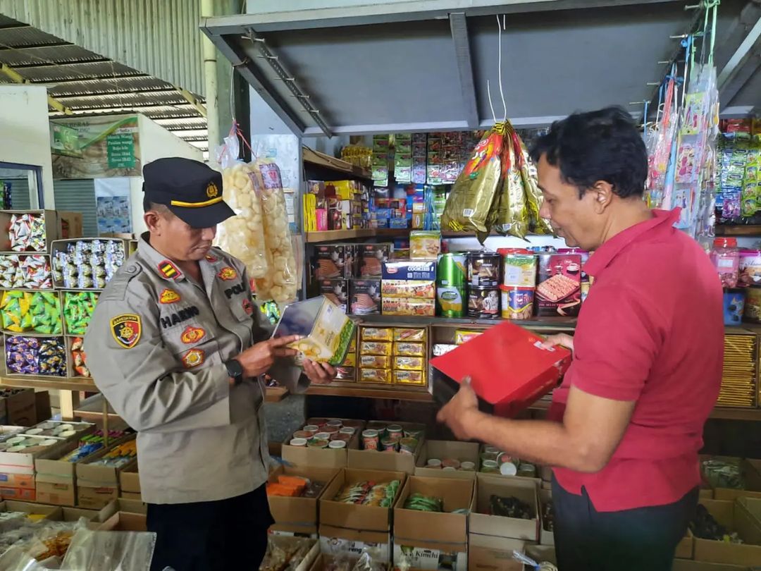 Jaga Kesehatan Masyarakat, Polres Kudus Periksa Kelayakan Makanan dan Minuman Kemasan