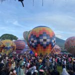 Festival balon udara di lapangan Kledung, Kabupaten Temanggung tampak meriah dihadiri ribuan penonton, Jumat (28/04).